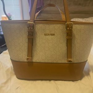 calvin klein purse.. great condition